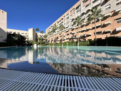 Piscina de Pis en venda en Alicante / Alacant