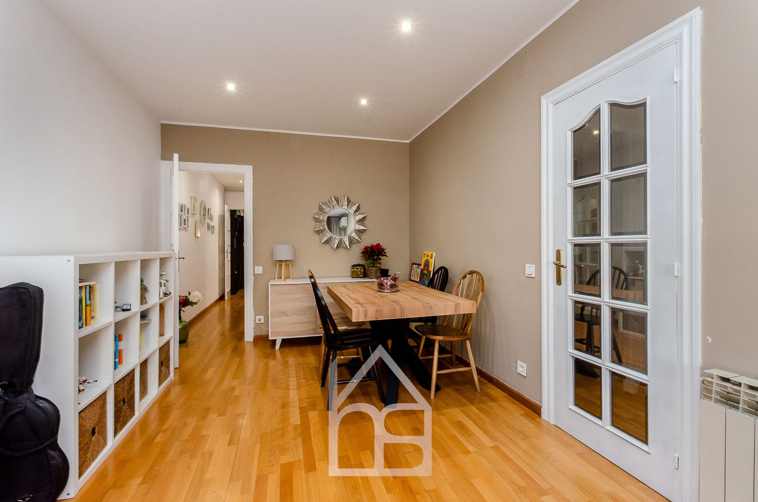 Menjador de Pis en venda en Cornellà de Llobregat amb Aire condicionat, Calefacció i Parquet