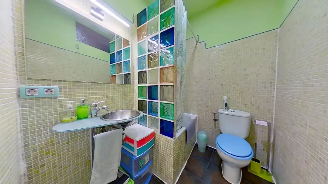 Bathroom of Apartments for rent in Madrid  with Air Conditioner and Heating