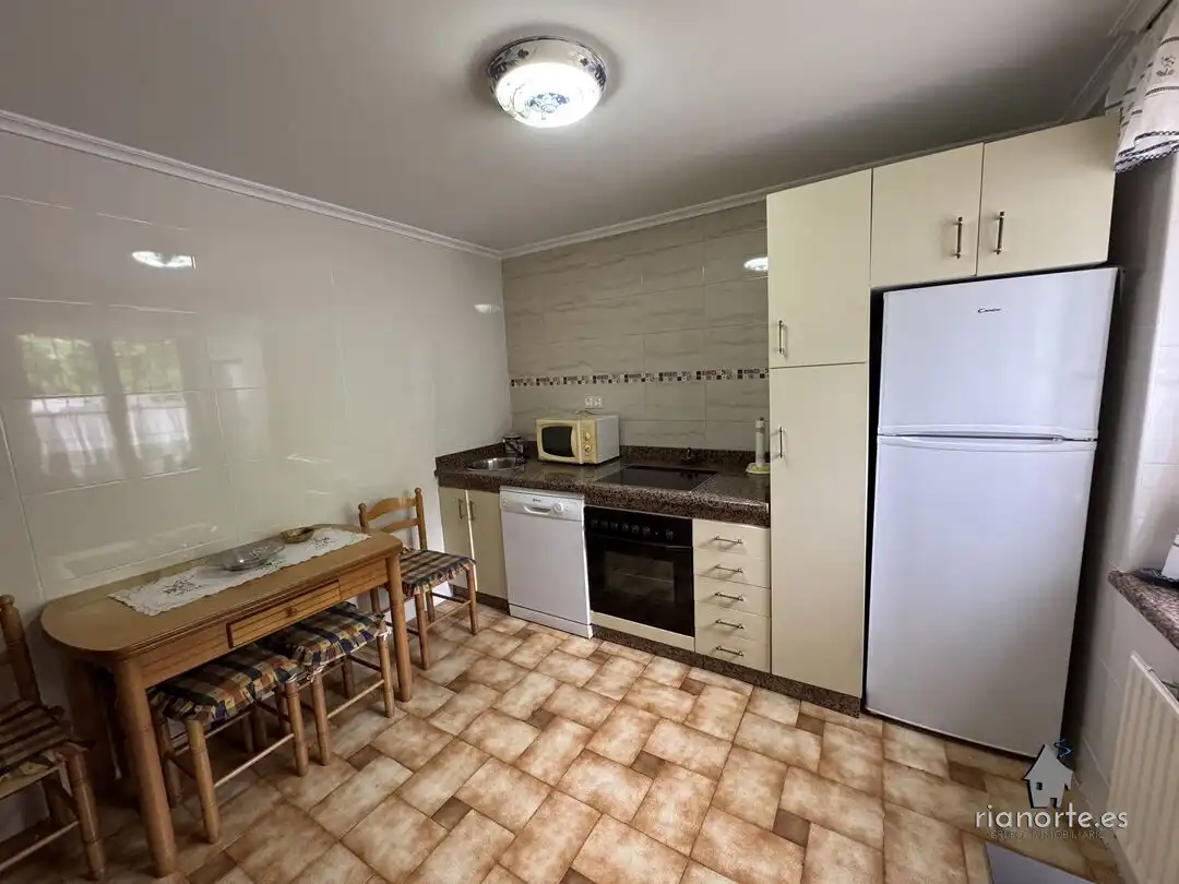 Cocina de Casa o chalet en venta en Oviedo  con Calefacción y Jardín privado