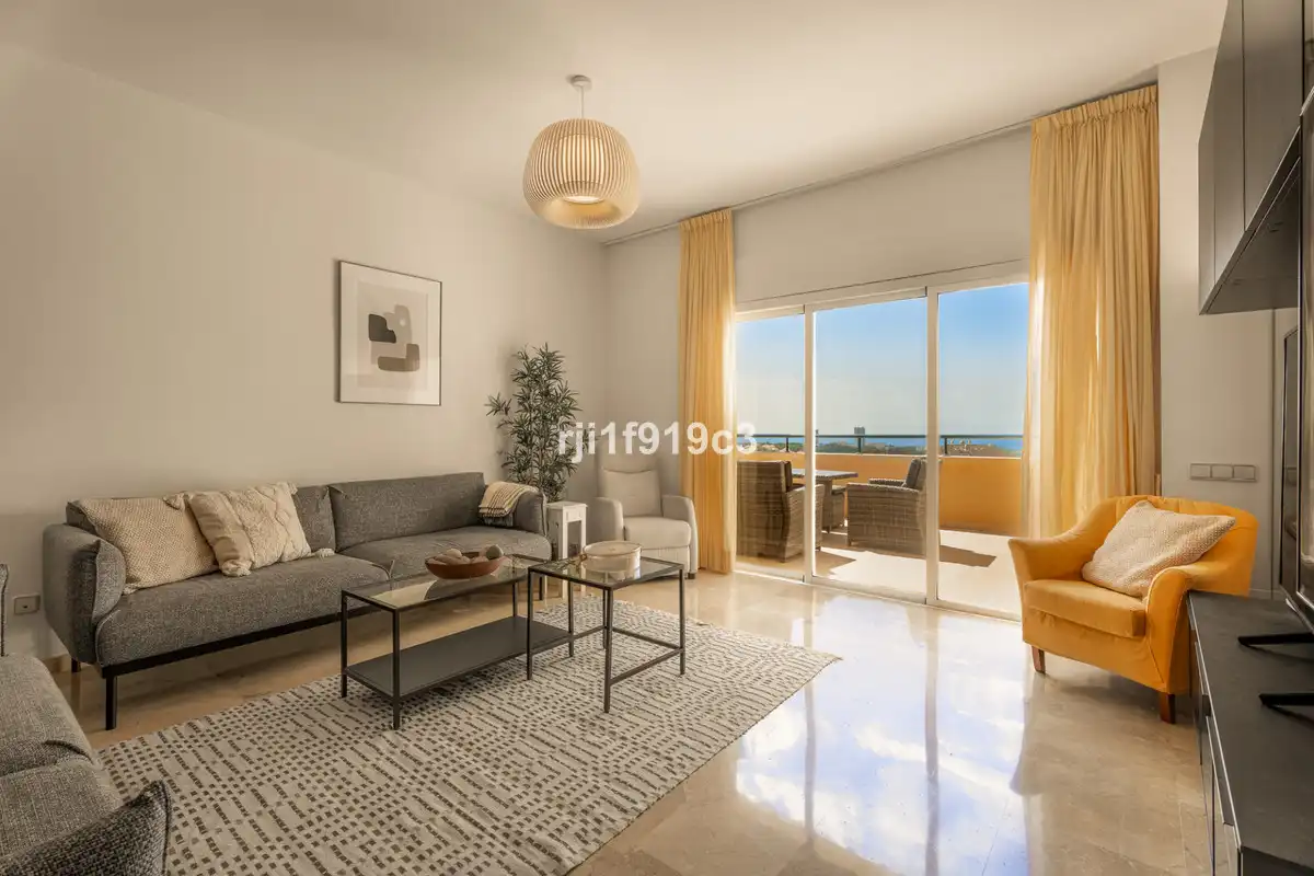 Sala d'estar de Pis en venda en Marbella amb Aire condicionat, Terrassa i Traster