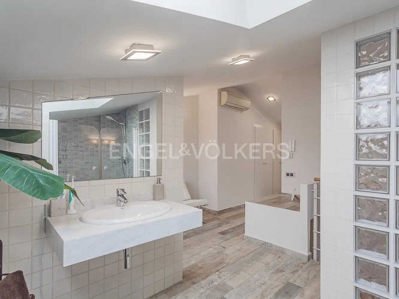 Baño de Piso en venta en Sabadell con Aire acondicionado, Calefacción y Jardín privado