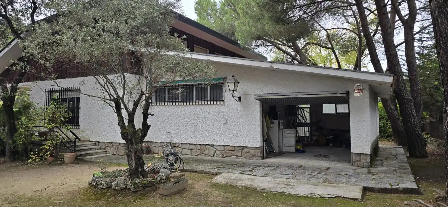 Exterior view of Houses for sale in Guadarrama  with Terrace and Furnished