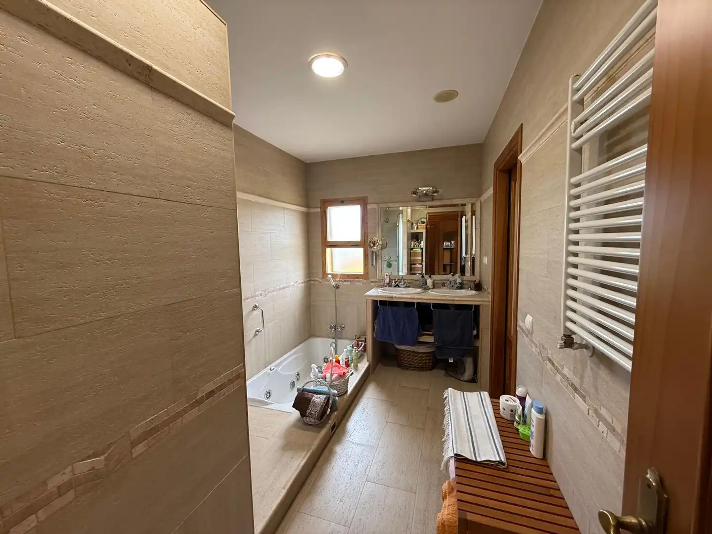 Baño de Casa o chalet en venta en Alcalá de Guadaira con Aire acondicionado, Calefacción y Jardín privado
