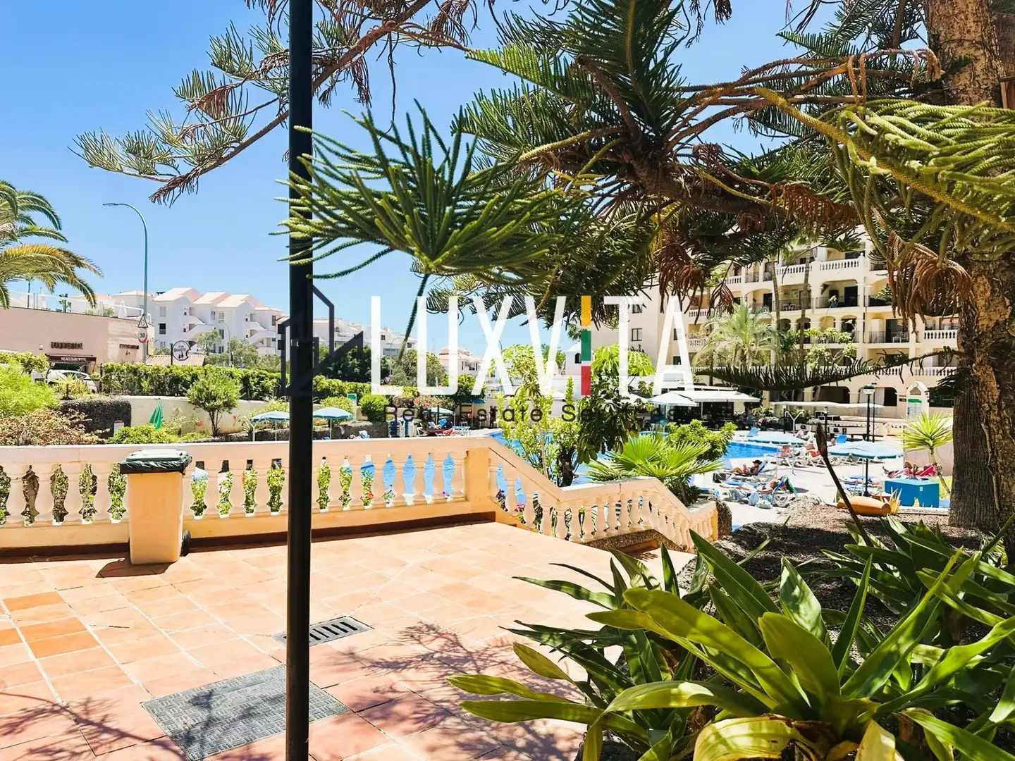 Vista exterior de Apartament en venda en Arona amb Jardí privat, Terrassa i Moblat