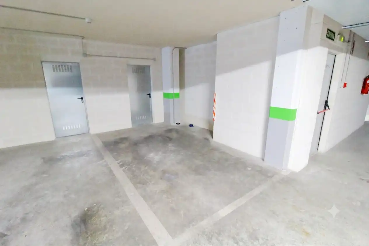 Flat for sale in Valencia  with Air Conditioner, Parquet flooring and Balcony