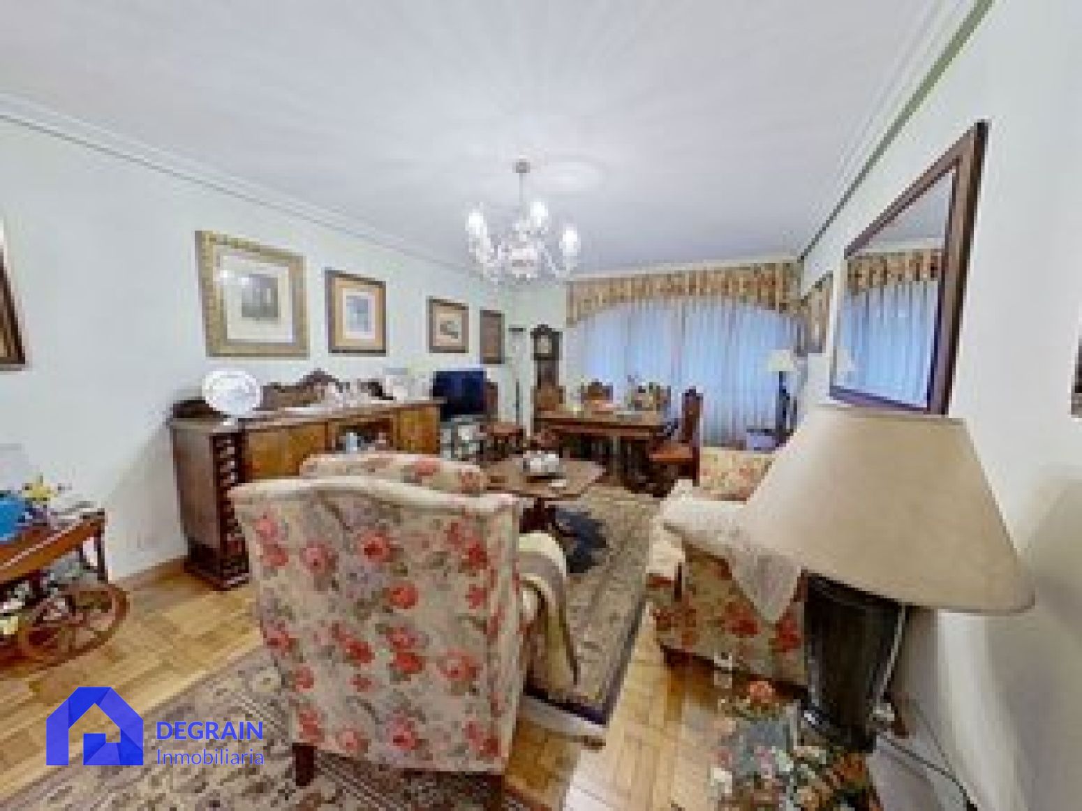 Sala d'estar de Pis en venda en Oviedo  amb Calefacció, Terrassa i Traster