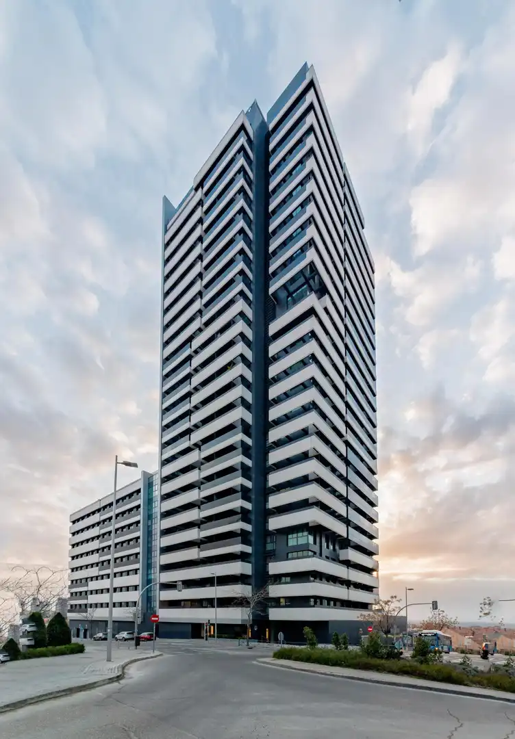 Vista exterior de Apartamento en venta en Madrid con Calefacción, Jardín privado y Piscina comunitaria