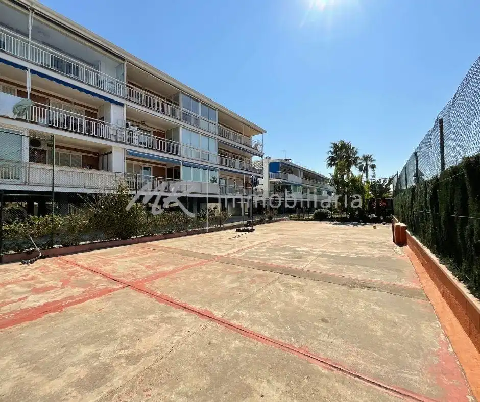 Aparcament de Àtic en venda en Gavà amb Aire condicionat, Calefacció i Jardí privat