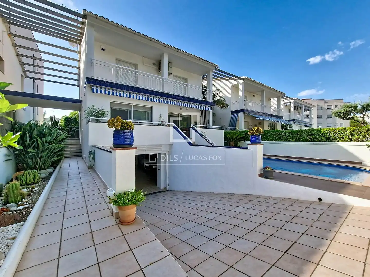 Exterior view of Houses for sale in Vilanova i la Geltrú  with Air Conditioner, Heating and Private garden