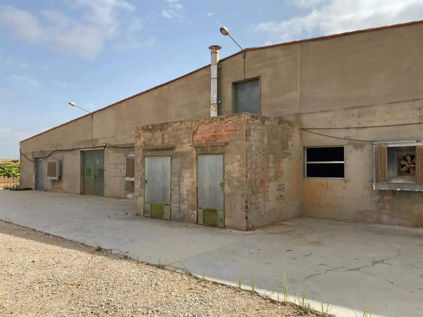 Exterior view of Industrial buildings for sale in Iniesta