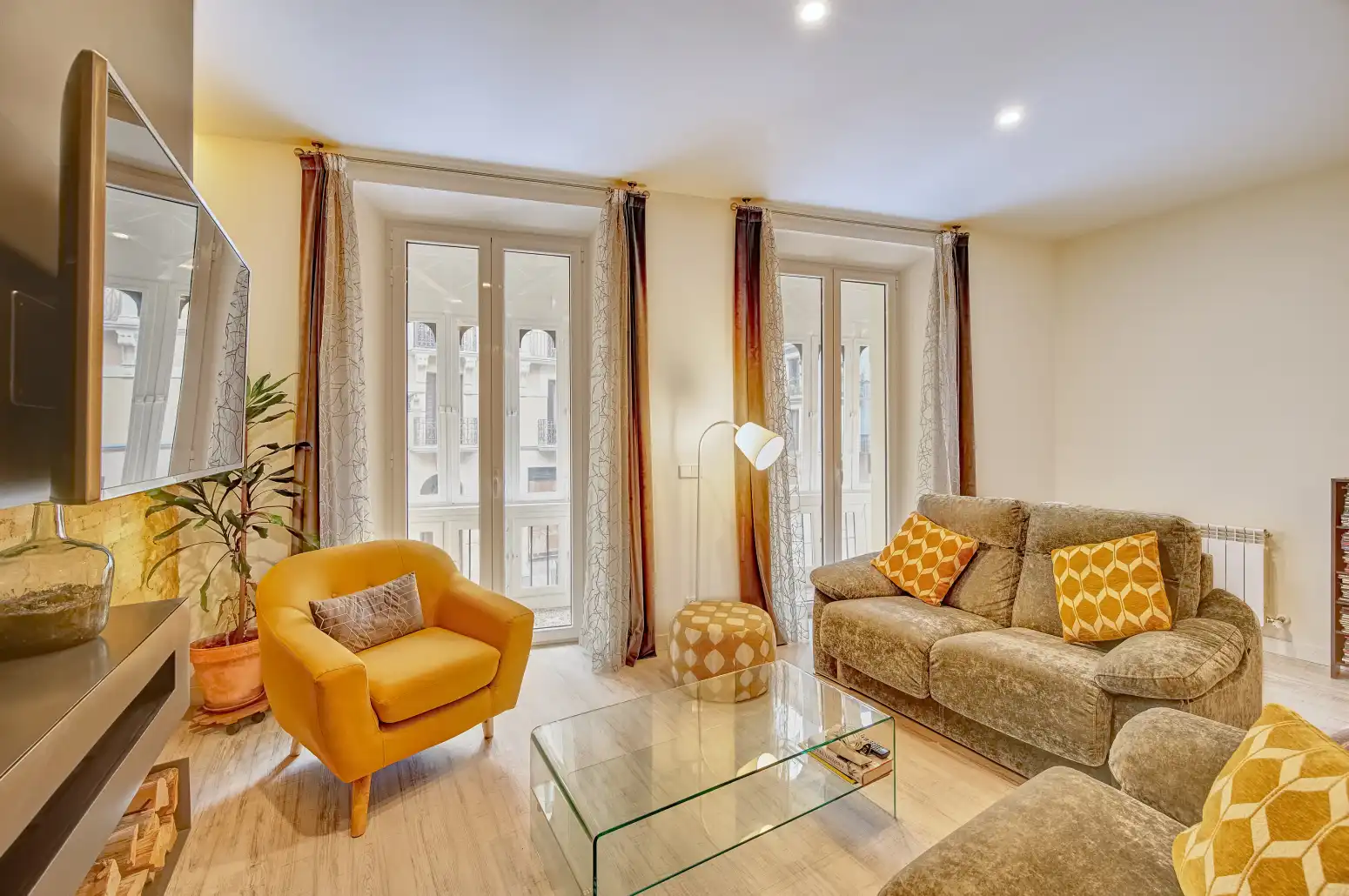 Sala de estar de Piso en venta en  Pamplona / Iruña con Calefacción, Parquet y Amueblado