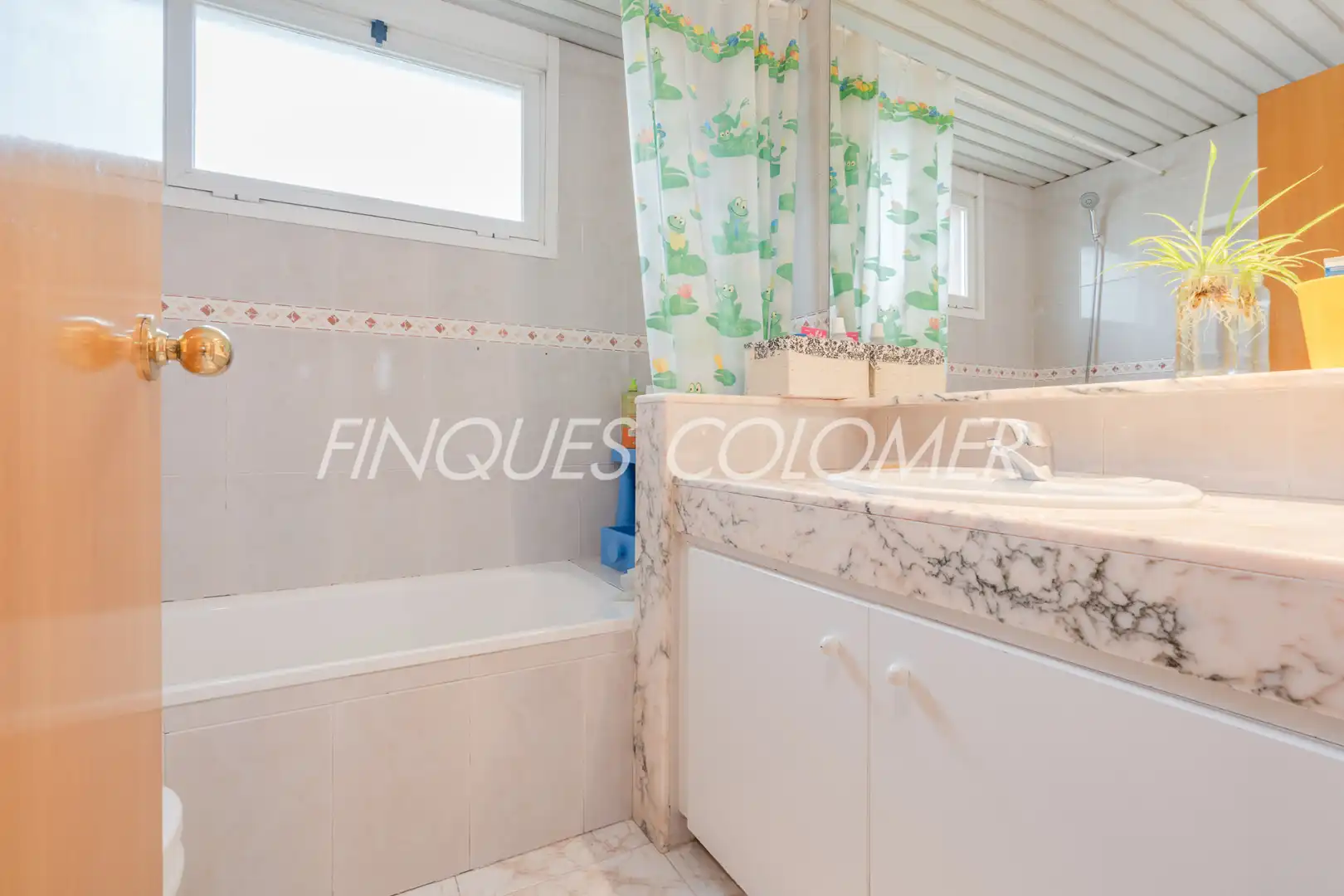 Baño de Dúplex en venta en Rubí con Aire acondicionado, Calefacción y Jardín privado