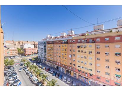 Exterior view of Flat for sale in  Valencia Capital  with Air Conditioner