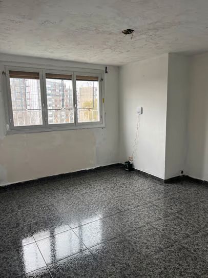 Flat for sale in Carrer de l'Algarve, Badia del Vallès