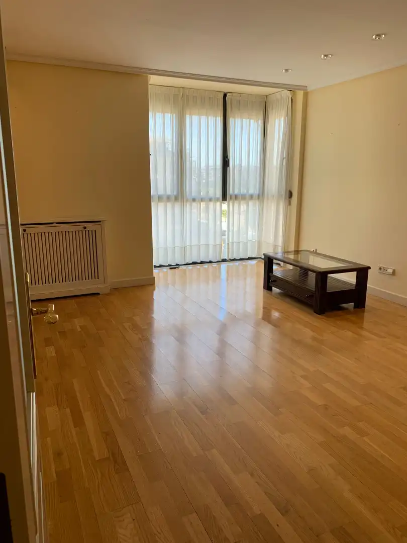 Piso de alquiler en Calle de Adriano de Utrecht, Sanchinarro