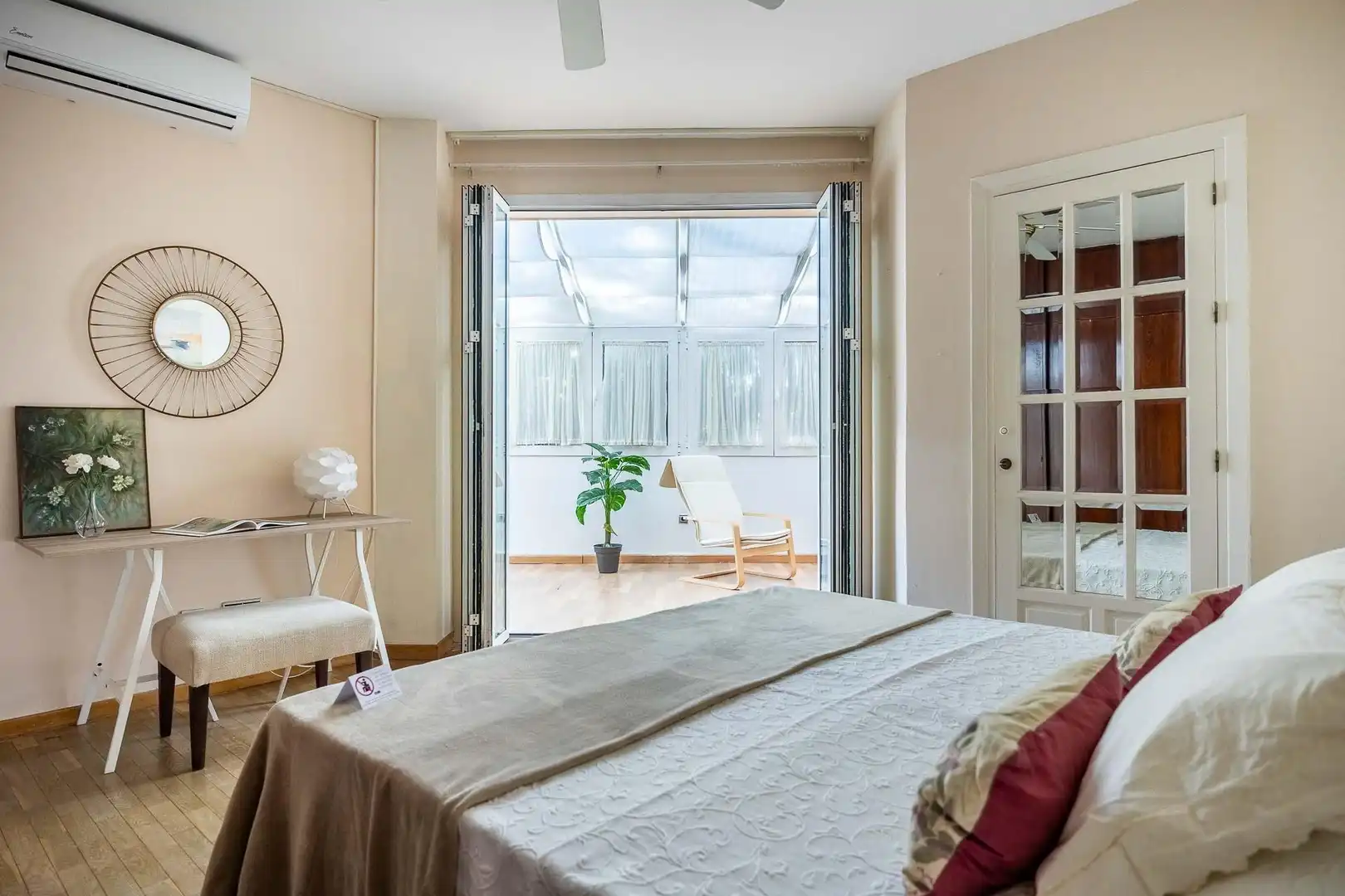 Bedroom of Flat for sale in Sevilla  with Air Conditioner, Private garden and Parquet flooring