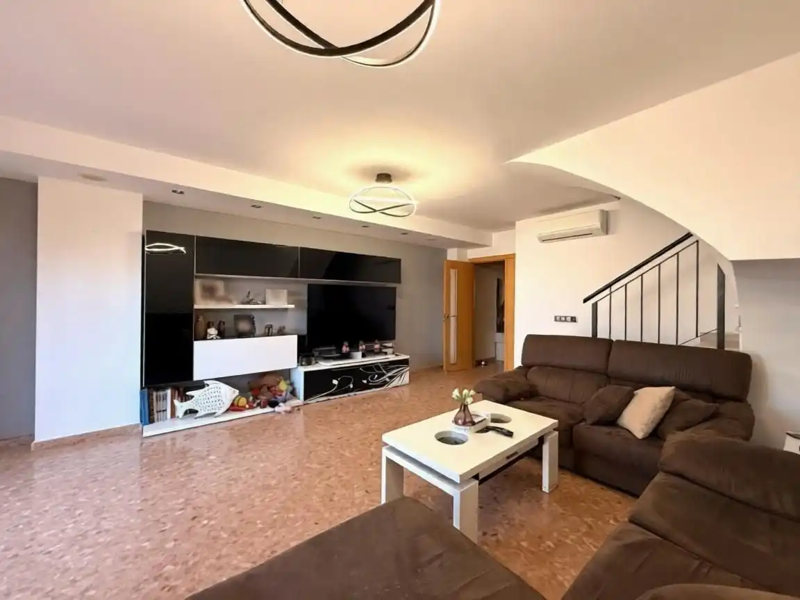 Sala d'estar de Àtic en venda en Riba-roja de Túria amb Aire condicionat, Terrassa i Traster