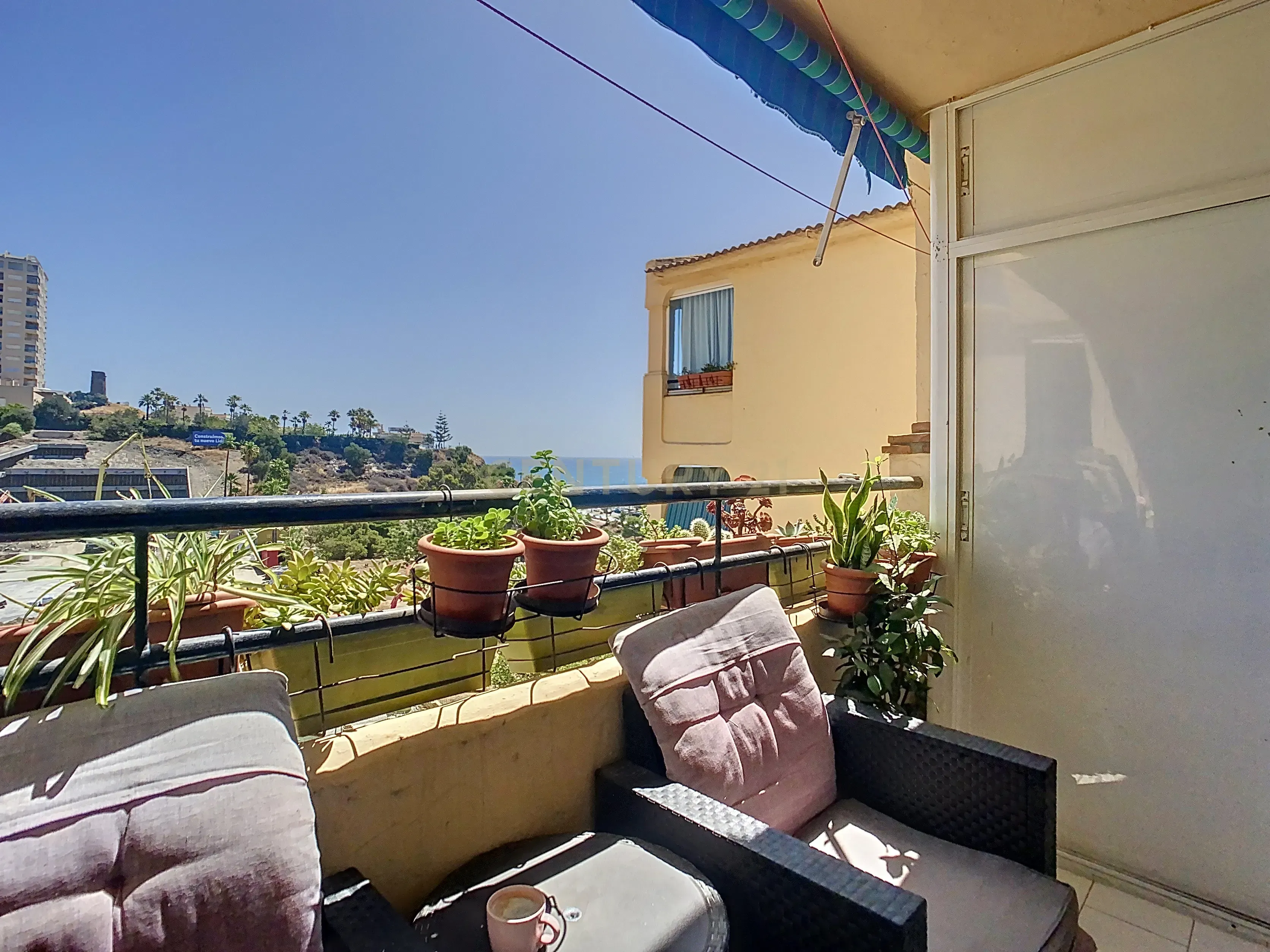 Terrassa de Apartament en venda en Benalmádena amb Aire condicionat, Jardí privat i Moblat