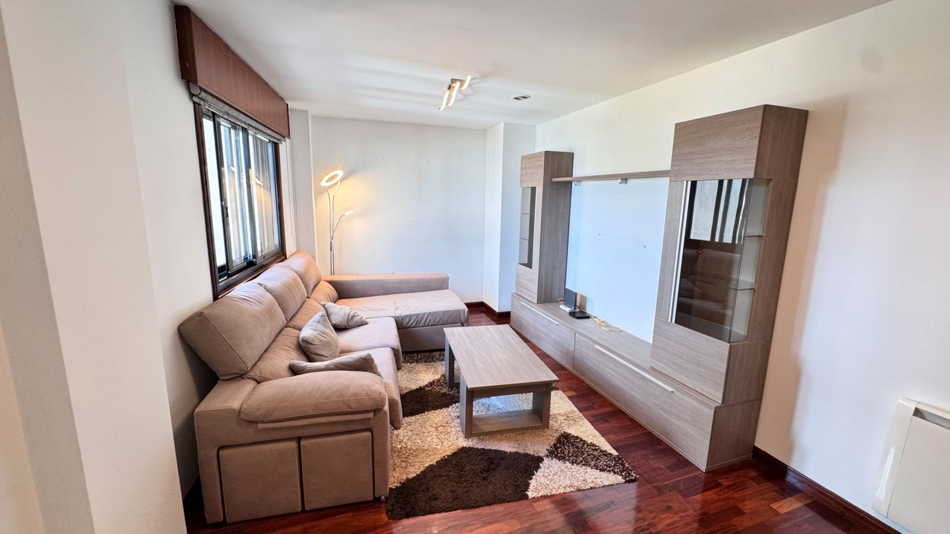 Living room of Flat to rent in Arteixo  with Heating, Parquet flooring and Storage room