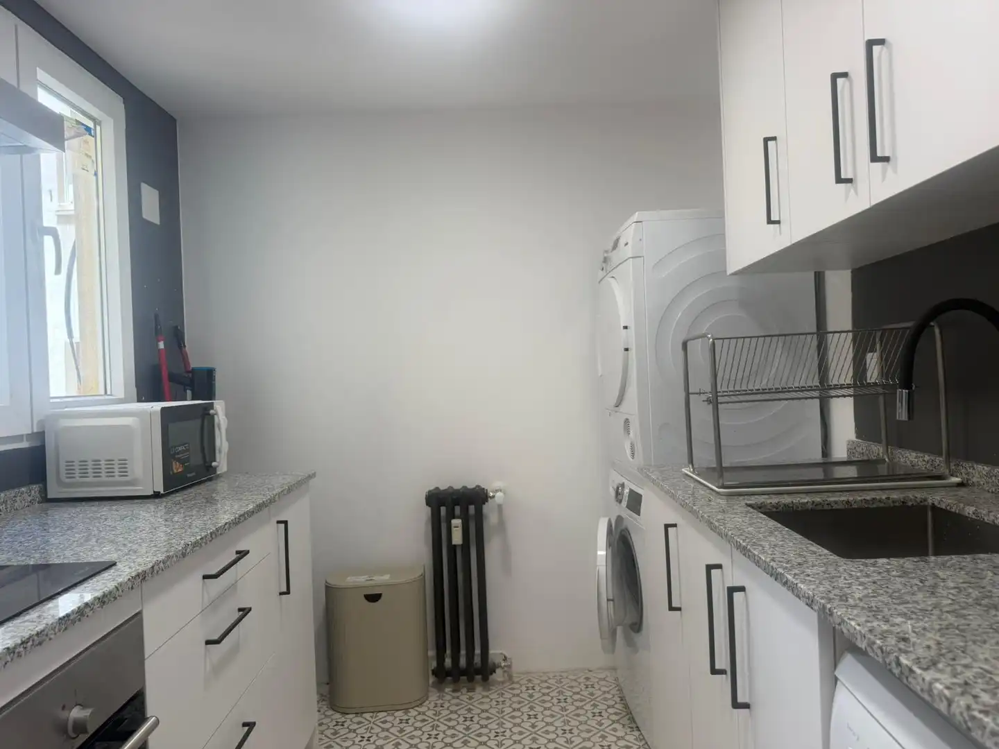 Kitchen of Flat for share in Madrid  with Heating, Furnished and Washing machine