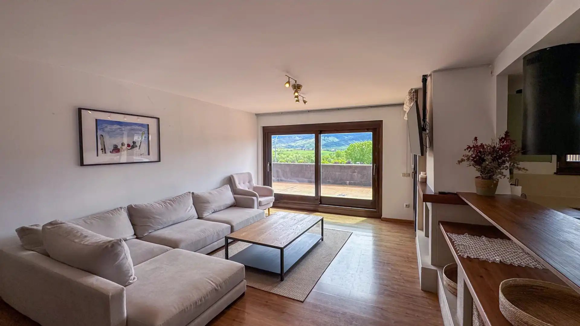 Wohnzimmer von Wohnung zum Verkauf in Puigcerdà mit Heizung, Parkett und Terrasse
