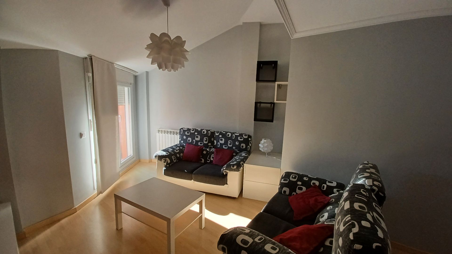 Sala de estar de Apartamento en venta en  Teruel Capital con Calefacción, Terraza y Amueblado