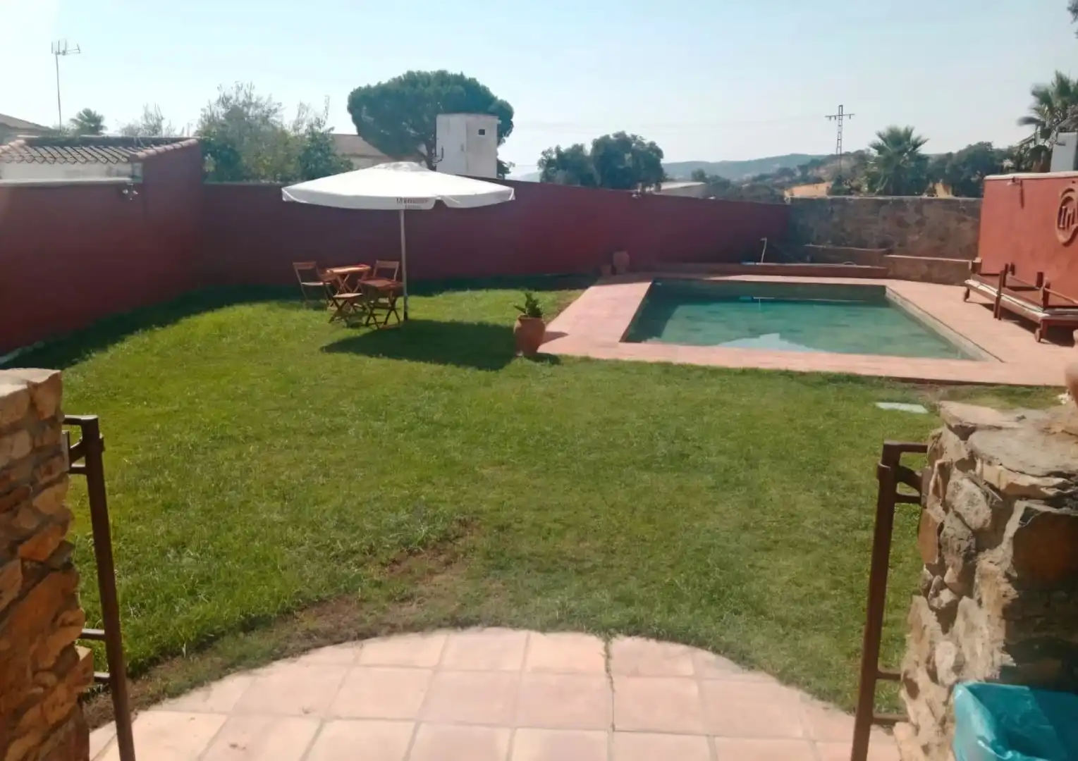 Piscina de Casa adosada en venda en El Castillo de las Guardas amb Jardí privat i Piscina