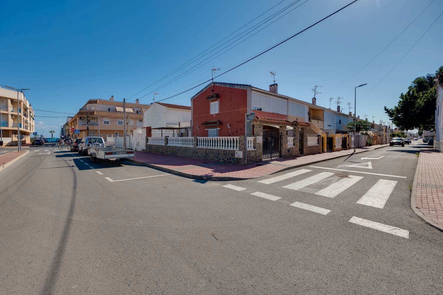 Vista exterior de Casa adosada en venda en Torrevieja amb Terrassa i Moblat