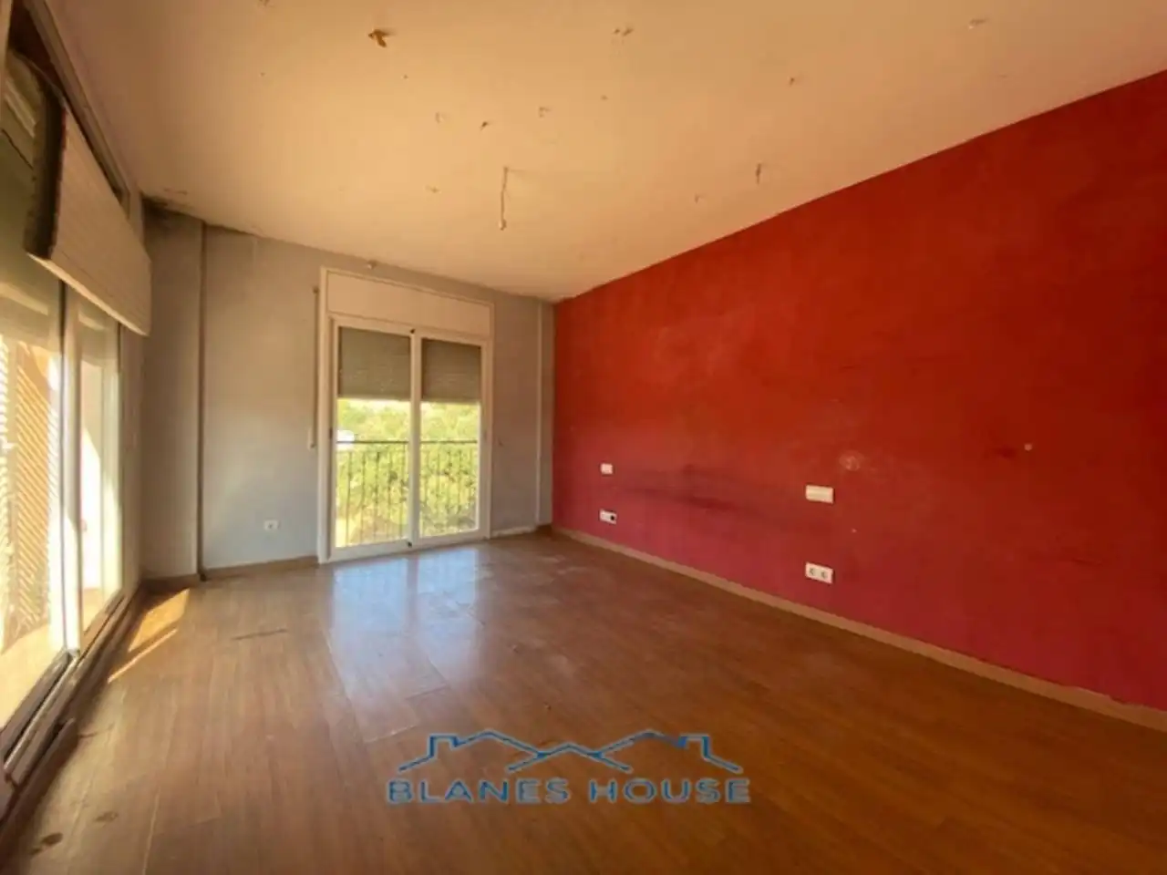 Living room of Flat for sale in Blanes  with Parquet flooring and Terrace