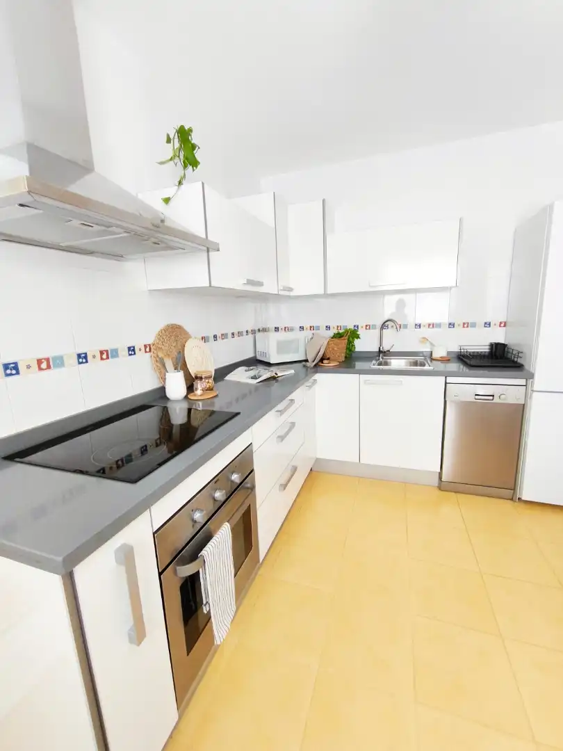 Küche von Dachboden zum Verkauf in Almería mit Klimaanlage, Terrasse und Möbliert