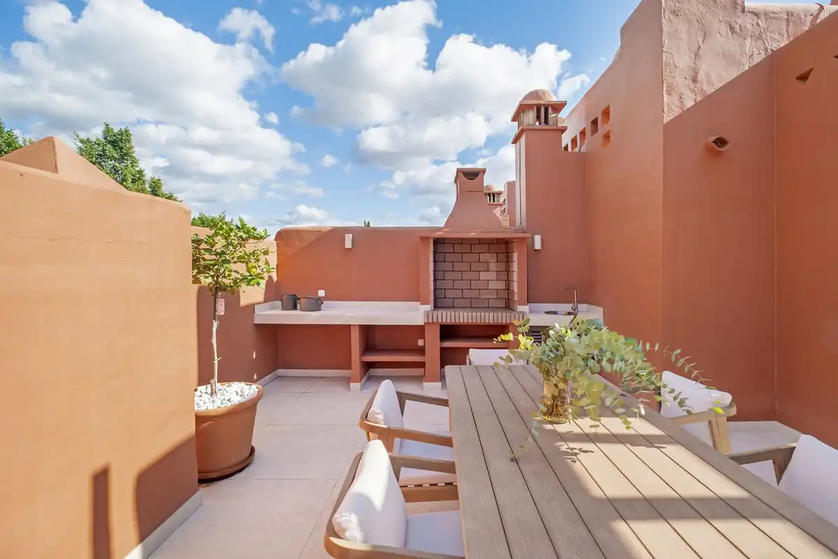 Terrassa de Casa o xalet de lloguer en Marbella amb Aire condicionat, Jardí privat i Piscina