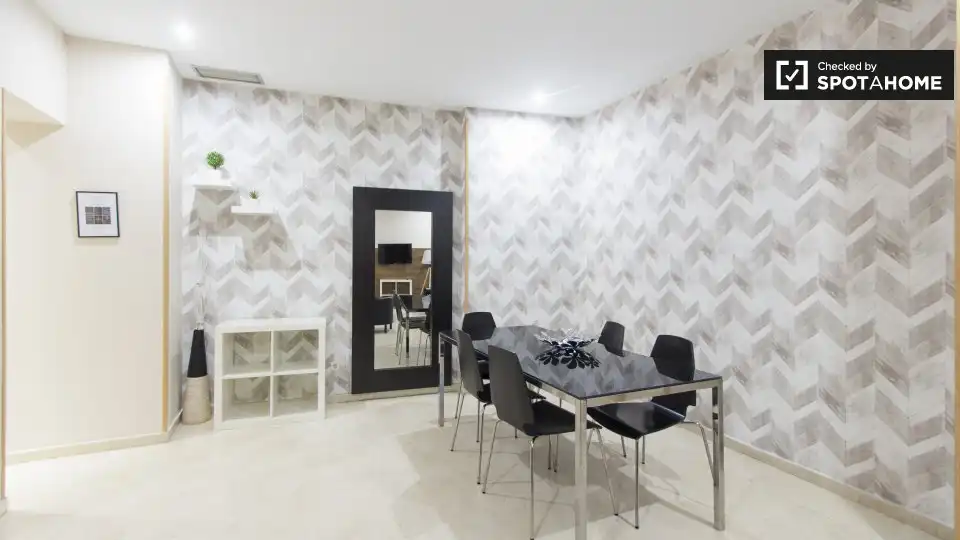 1 hab, 57m² en Sol, Centro, Madrid - Image 2