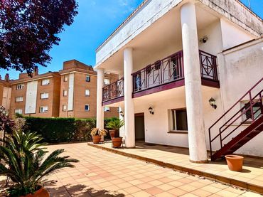 Detached house for sale in Calle Lope Mateo