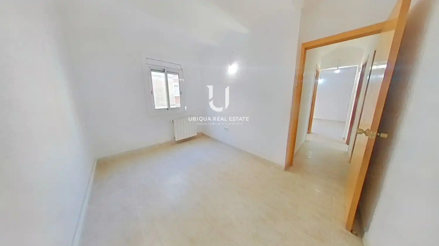 Schlafzimmer von Wohnung zum Verkauf in Sant Feliu de Llobregat mit Heizung und Ofen