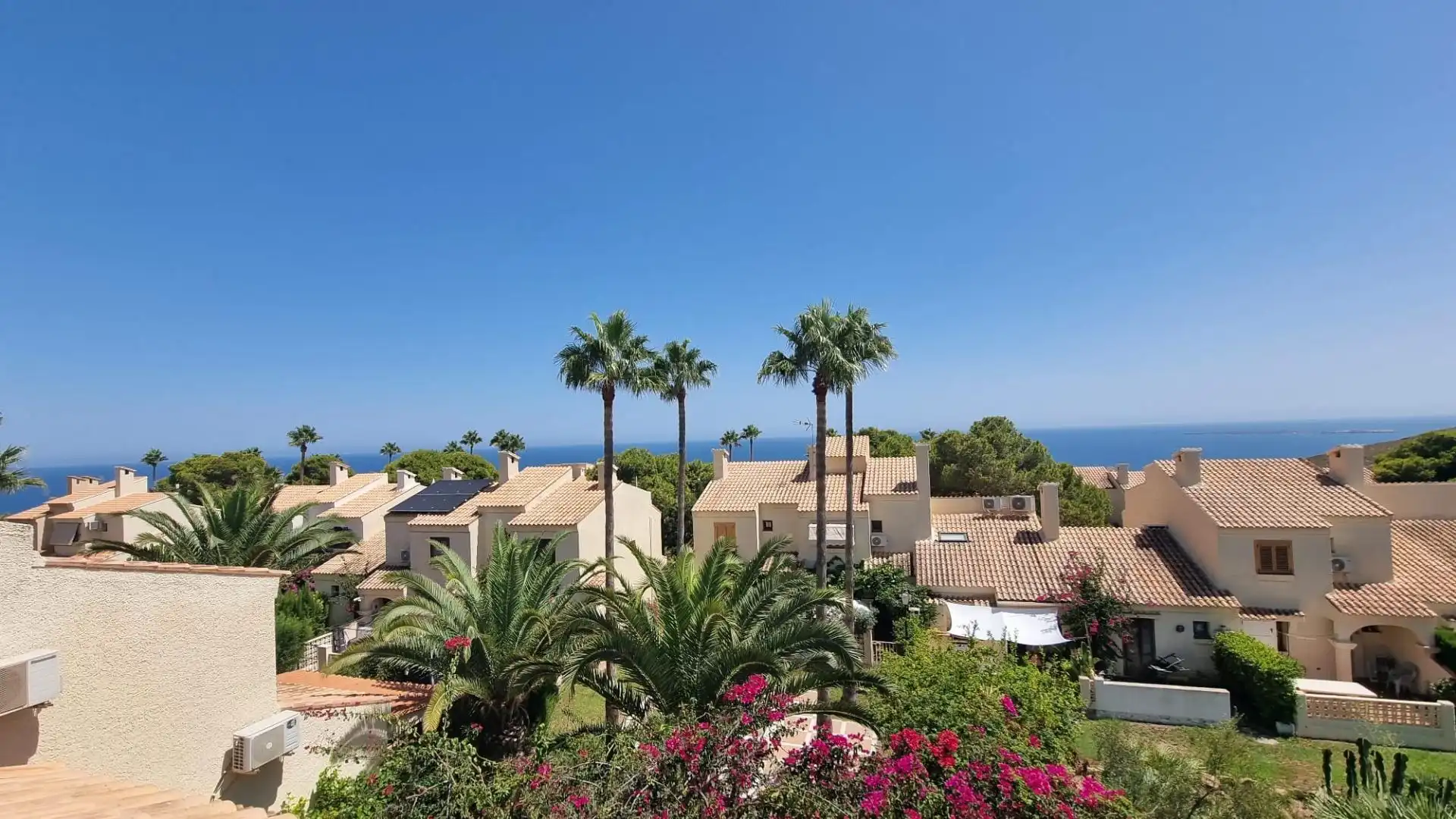 Villa con piscina in vendita a Avenida Avenida Escandinàvia