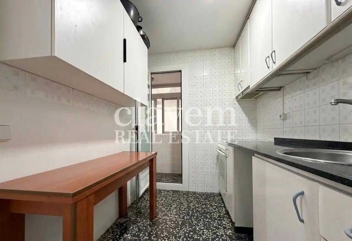 Küche von Wohnung zum Verkauf in Barcelona mit Balkon
