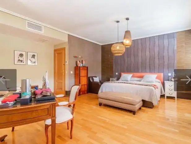 Dormitori de Casa o xalet en venda en Las Rozas de Madrid amb Aire condicionat i Terrassa