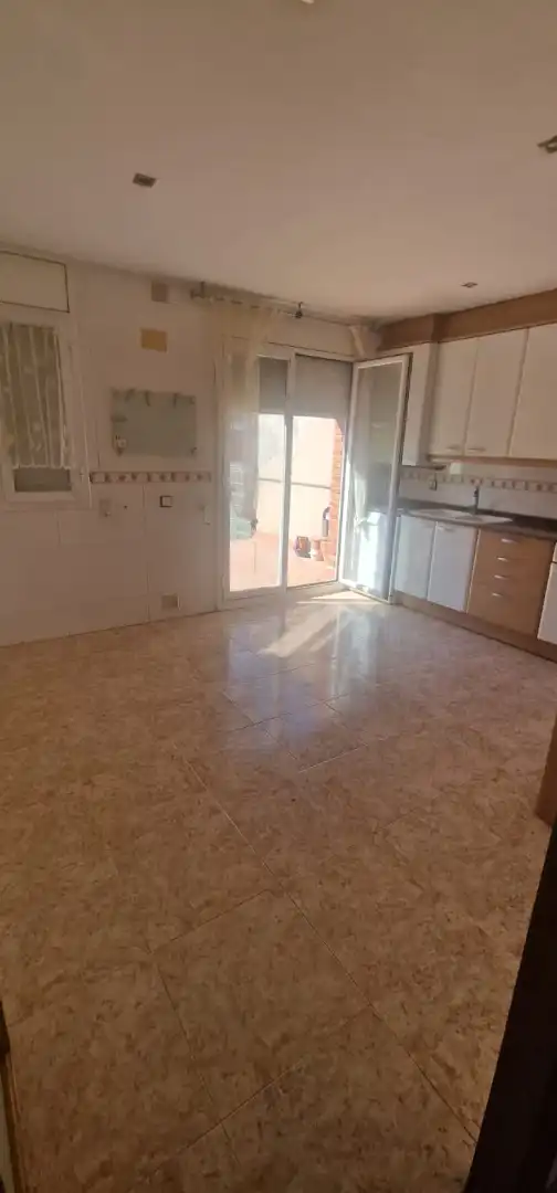 Adosado con terraza en venta en Carrer de Mossèn Lluís Daví 60, imagen 2