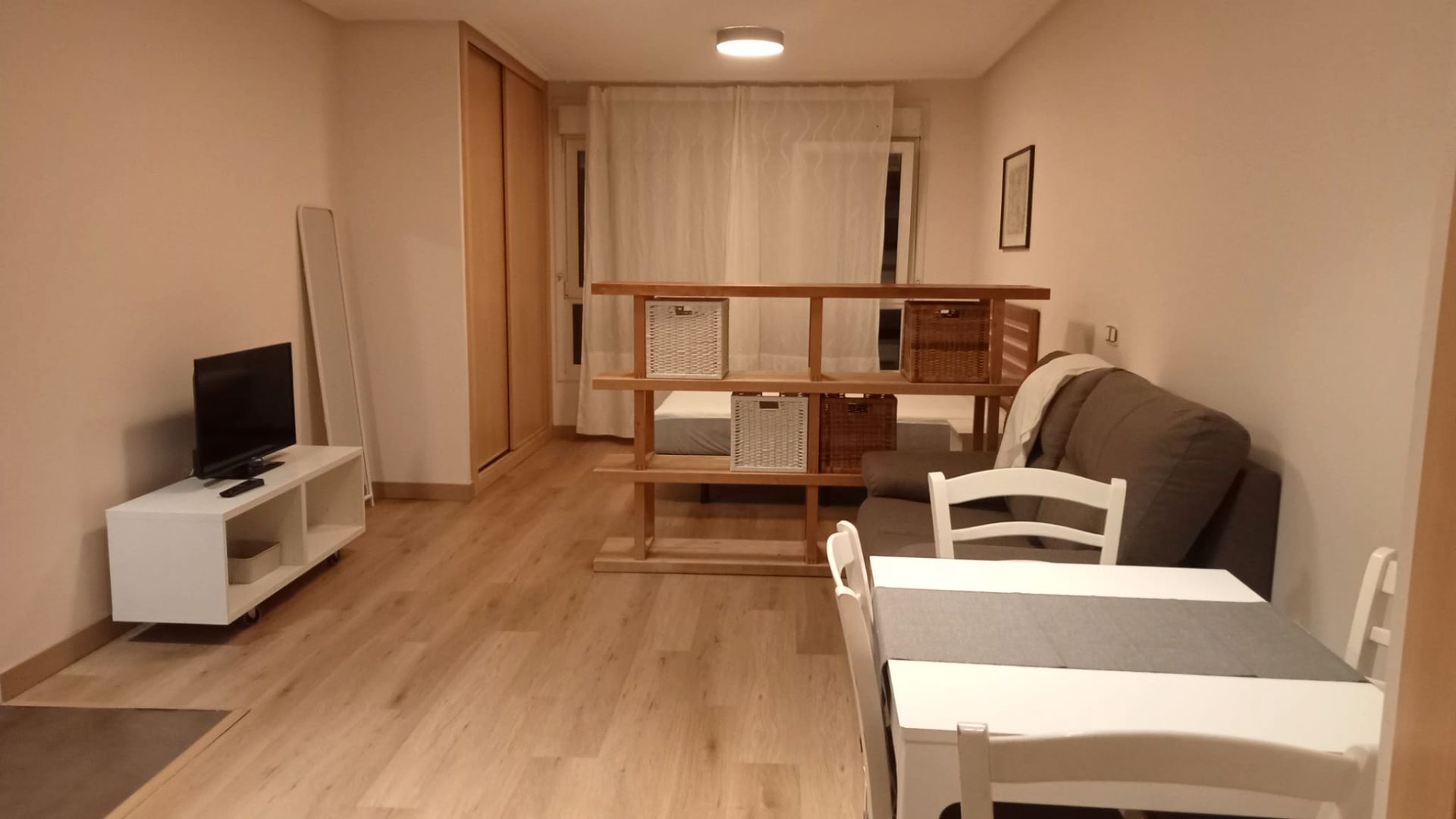 Study to rent in Oviedo   with Parquet flooring and Furnished