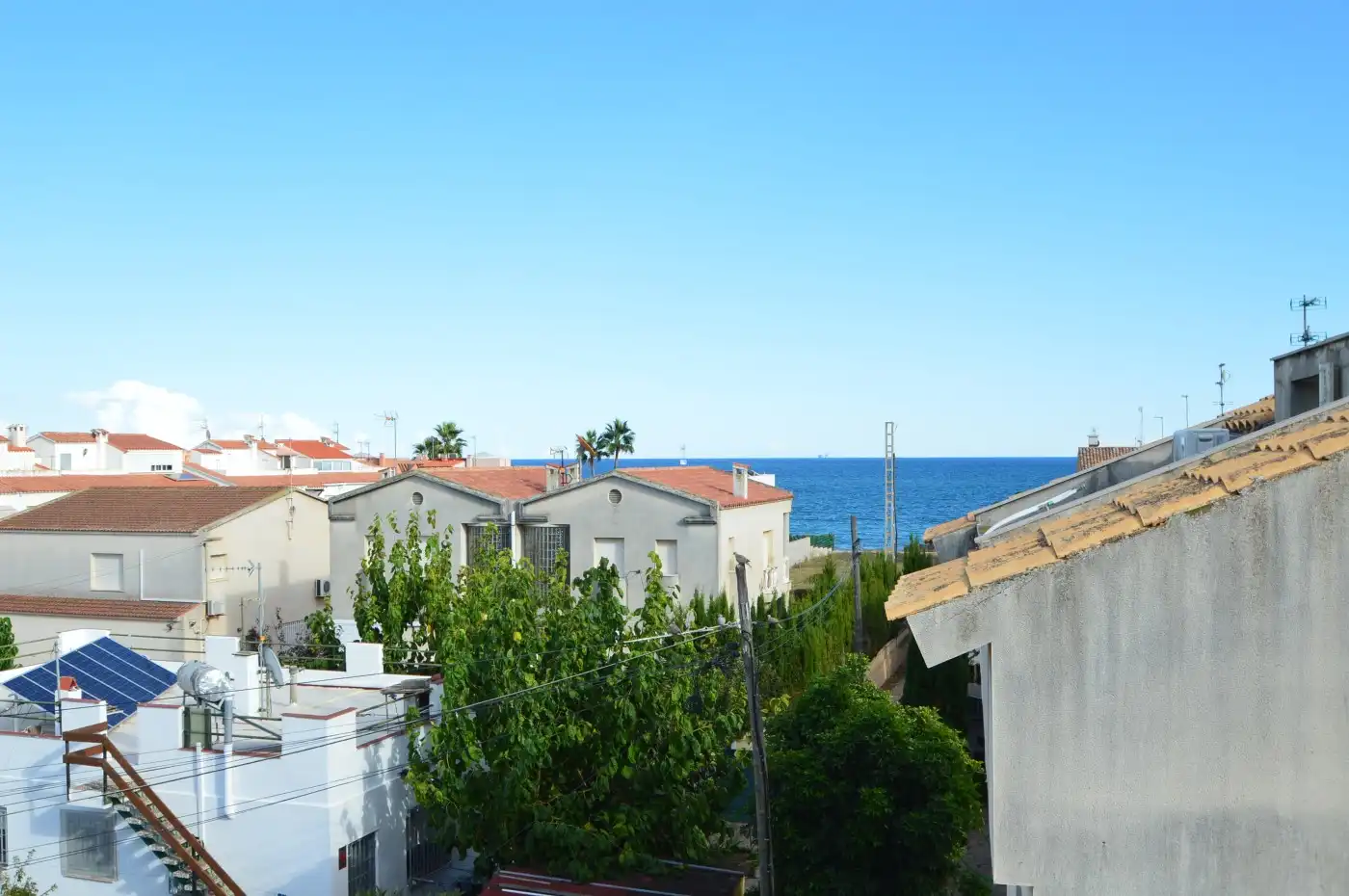 Vista exterior de Casa o xalet en venda en Vinaròs amb Aire condicionat, Calefacció i Jardí privat