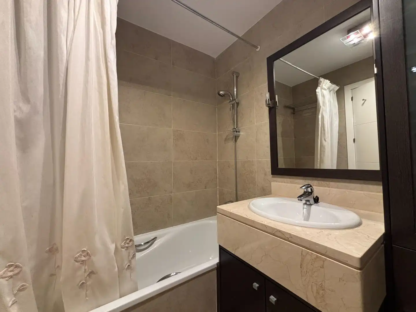 Badezimmer von Wohnung zur Miete in Hortaleza