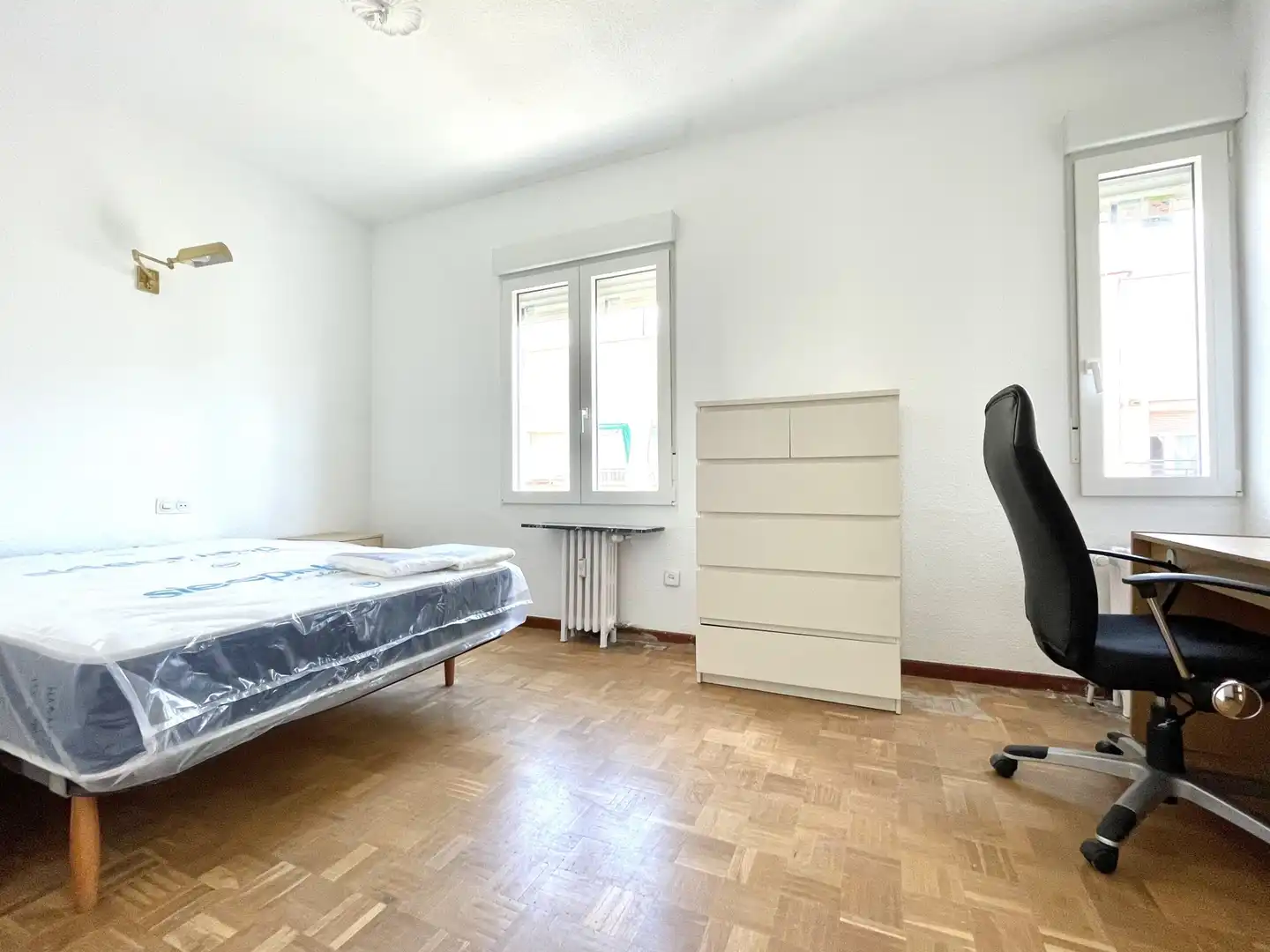 Bedroom of Flat for rent in Madrid  with Heating, Parquet flooring and Terrace