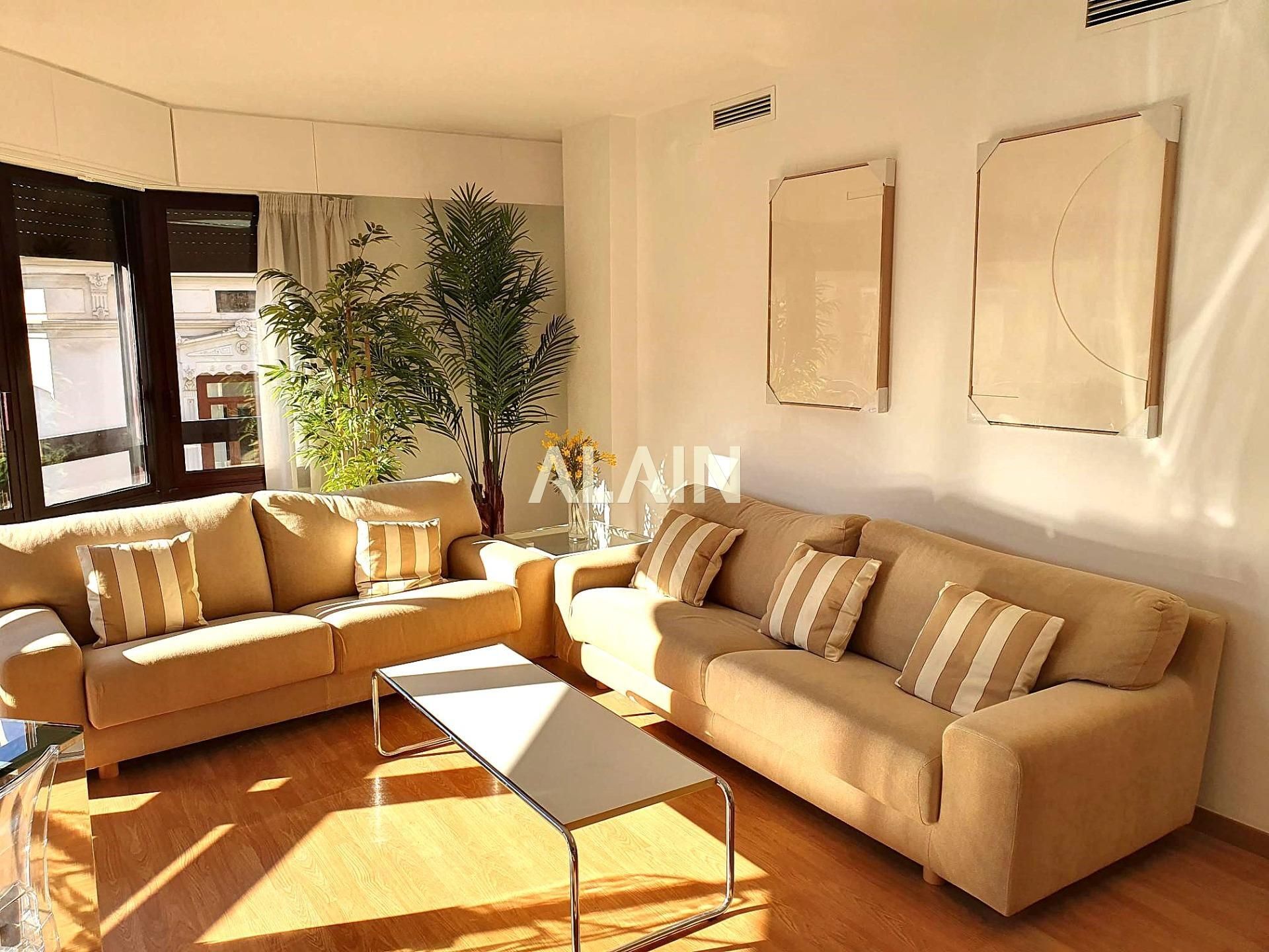 Living room of Flat for sale in  Valencia Capital  with Air Conditioner, Heating and Balcony