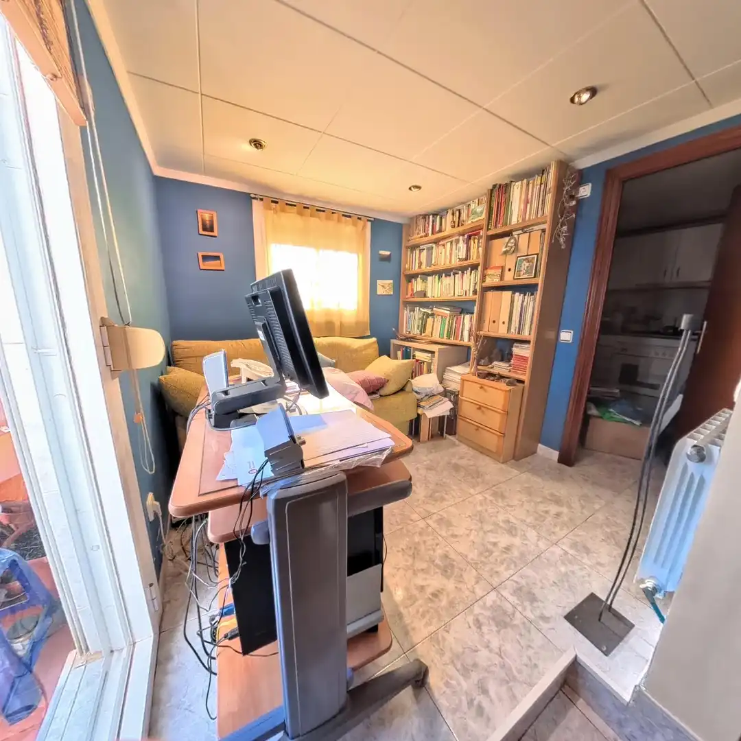 Wohnung zum Verkauf in Barcelona mit Klimaanlage, Heizung und Terrasse