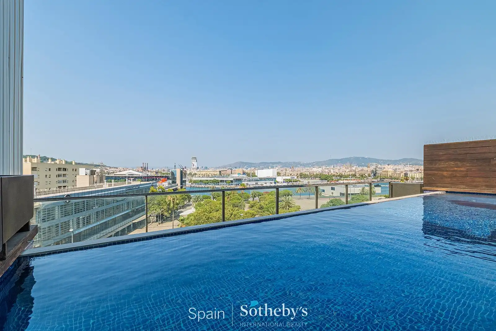 Piscina de Ático en venta en Barcelona con Aire acondicionado, Terraza y Piscina