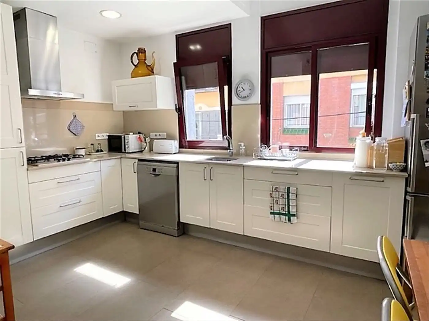 Cuina de Casa o xalet en venda en Sant Boi de Llobregat amb Aire condicionat, Parquet i Terrassa