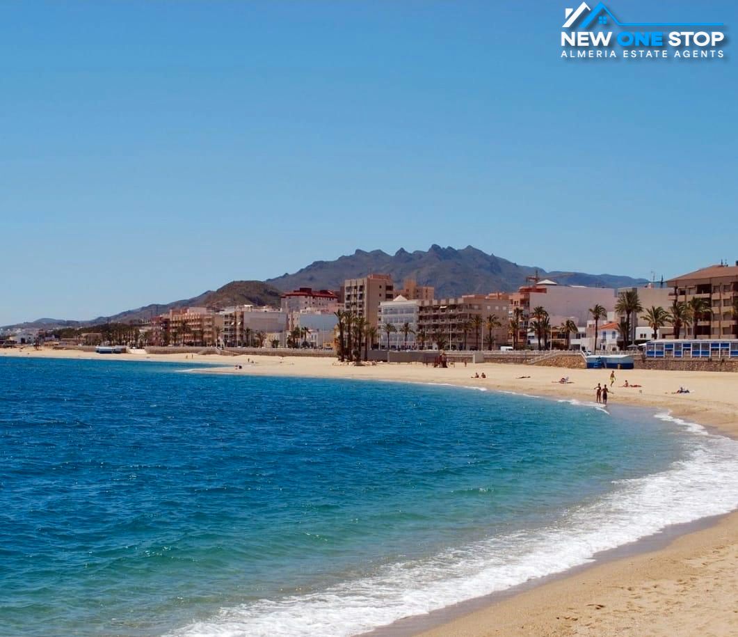 Exterior view of House or chalet for sale in Garrucha  with Heating, Furnished and Oven