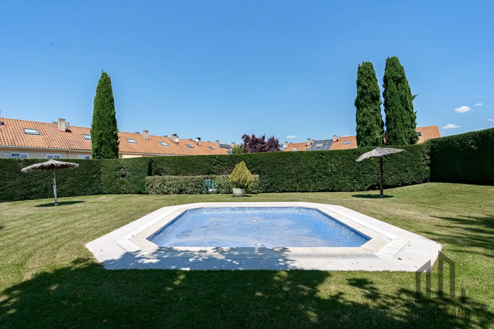 Piscina de Casa adosada en venda en Algete amb Calefacció, Traster i Piscina comunitària