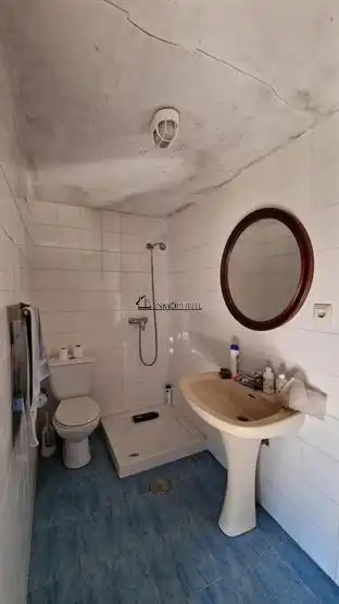 Bany de Casa o xalet en venda en Pontevedra Capital  amb Jardí privat